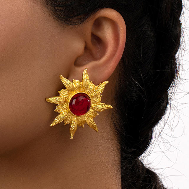 Vintage gold color sun shape metal chunky earrings