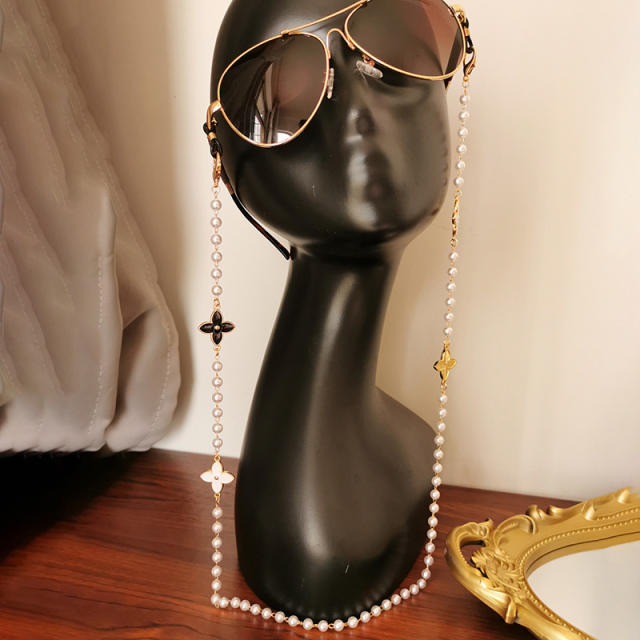 Classic enamel clover pearl bead glasses chain