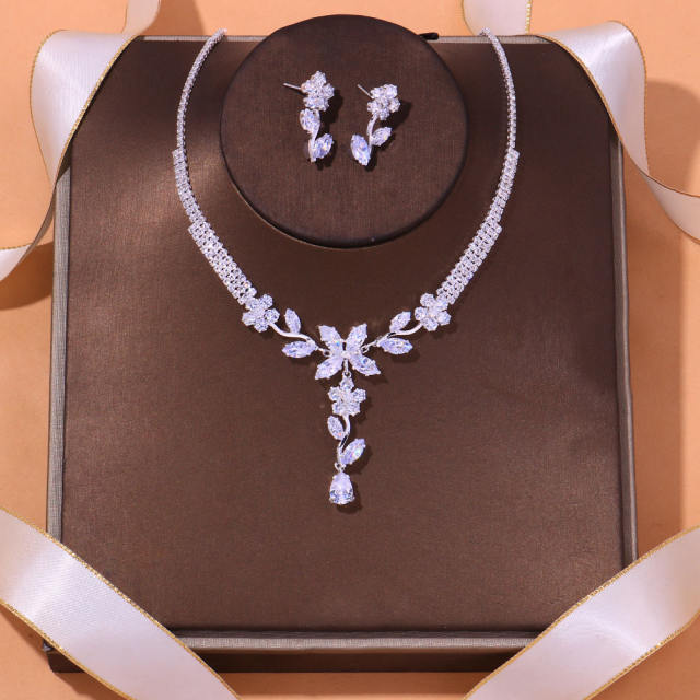 Delicate cubic zircon flower wedding diamond necklace set