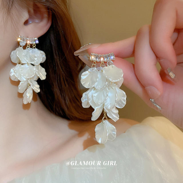 Elegant white color shell flower tassel women dangle earrings