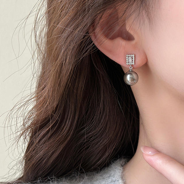 Elegant black gray color pearl drop earrings