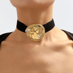 Vintage chunky round disck velvet black choker necklace earrings set