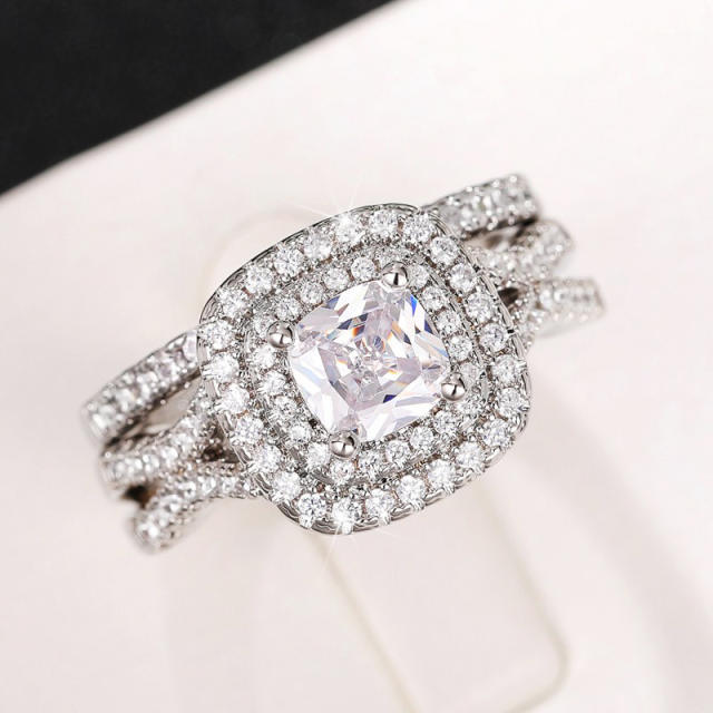 2pcs delicate diamond wedding engagement rings set