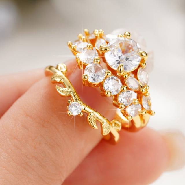 Delicate gold color leaf two piece wedding diamond rings set