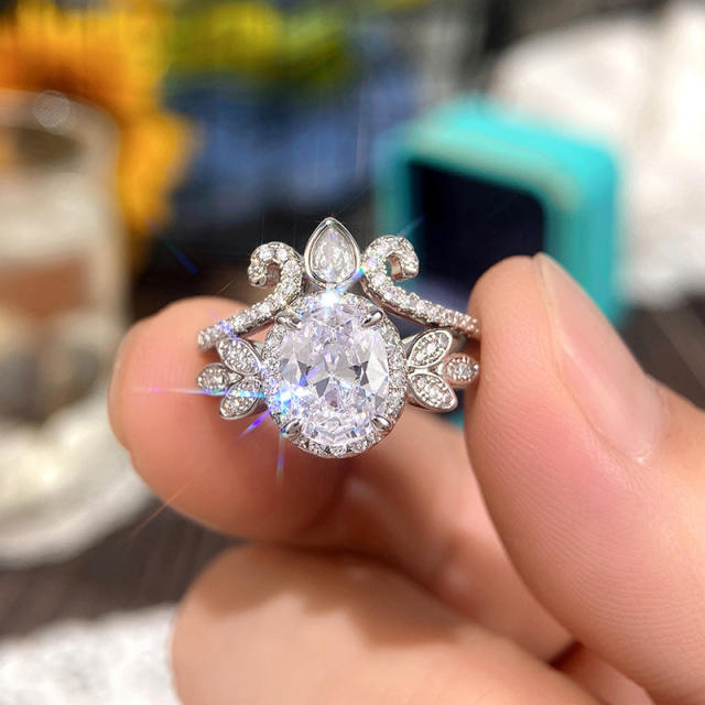 Elegant princess diamond wedding rings set