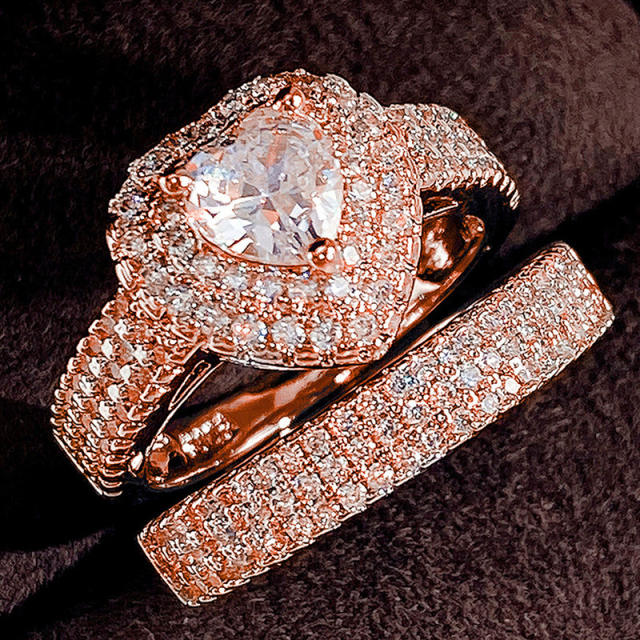 Sweet heart cut cubic zircon diamond wedding rings set