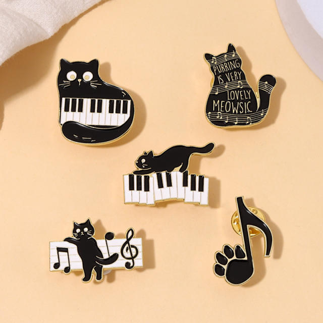 Cute black enamel cat piano brooch pins