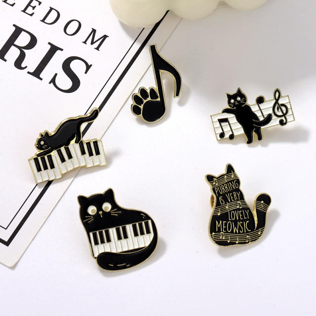 Cute black enamel cat piano brooch pins