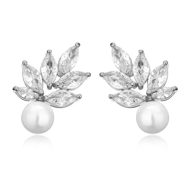 Luxury emerald cubic zircon pearl bead copper studs earrings