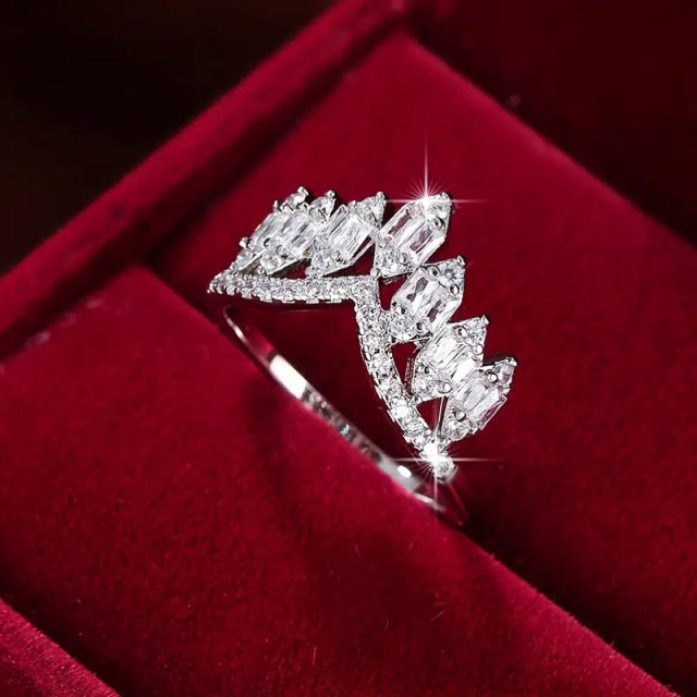 Delicate v shape diamond queen finger rings wedding rings