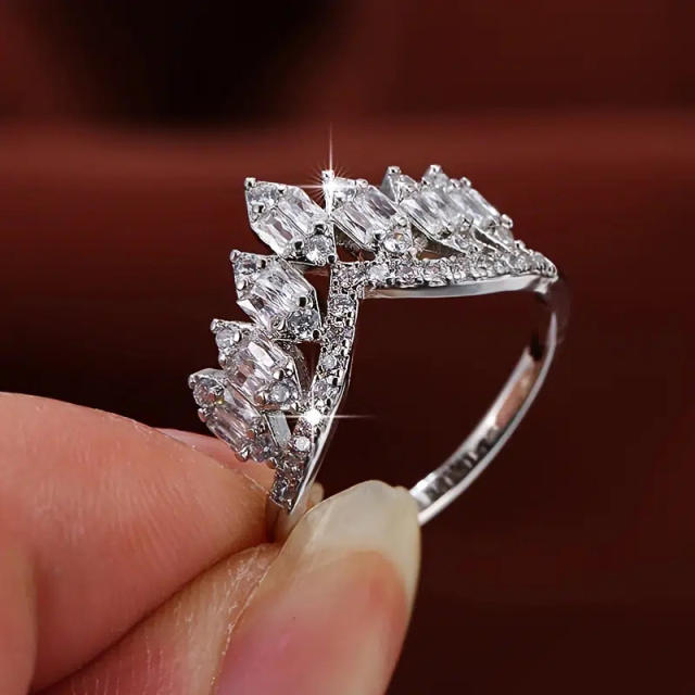 Delicate v shape diamond queen finger rings wedding rings