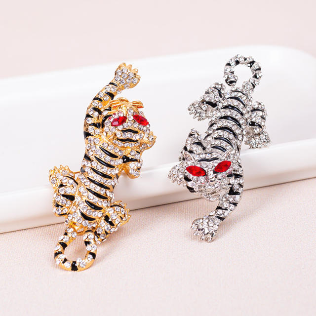 Rhinestone pave setting tiger design metal brooch for men women