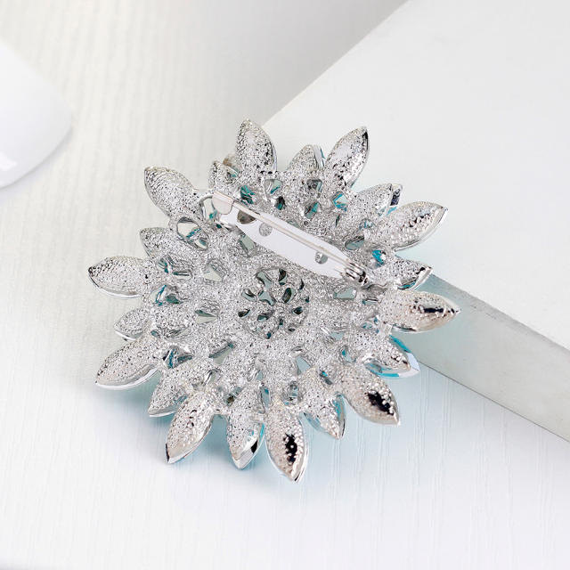 Korean fashion color glass crystal delicate women brooch