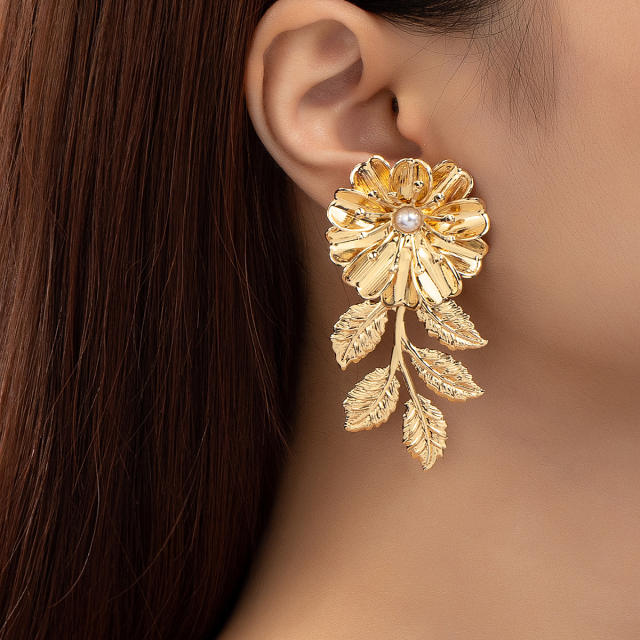 Vintage chunky metal flower gold color metal earrings