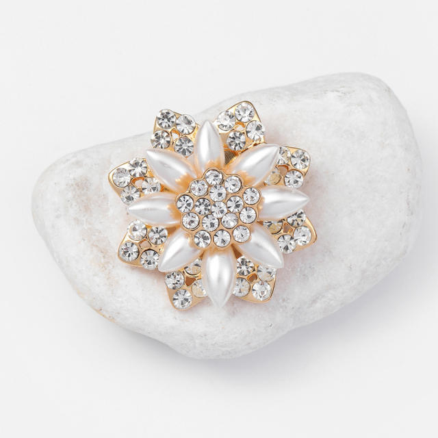 Delicate imitation pearl rhinestone flower metal brooch gift brooch