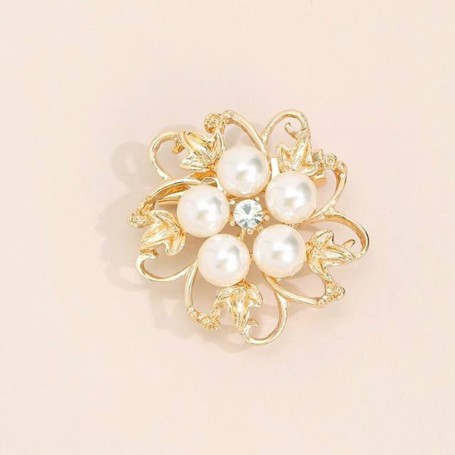 Delicate imitation pearl rhinestone flower metal brooch gift brooch