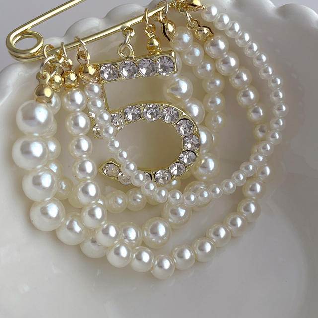 Winter new design pearl chain tassel 5 letter pin brooch for women