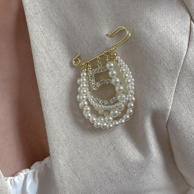 Winter new design pearl chain tassel 5 letter pin brooch for women