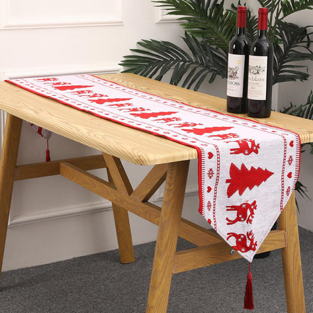 Christmas knitted table runner