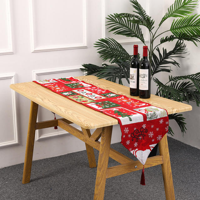 Christmas knitted table runner