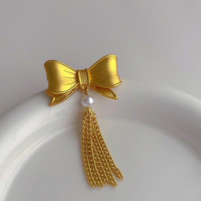 Vintage gold color bow chain tassel women brooch