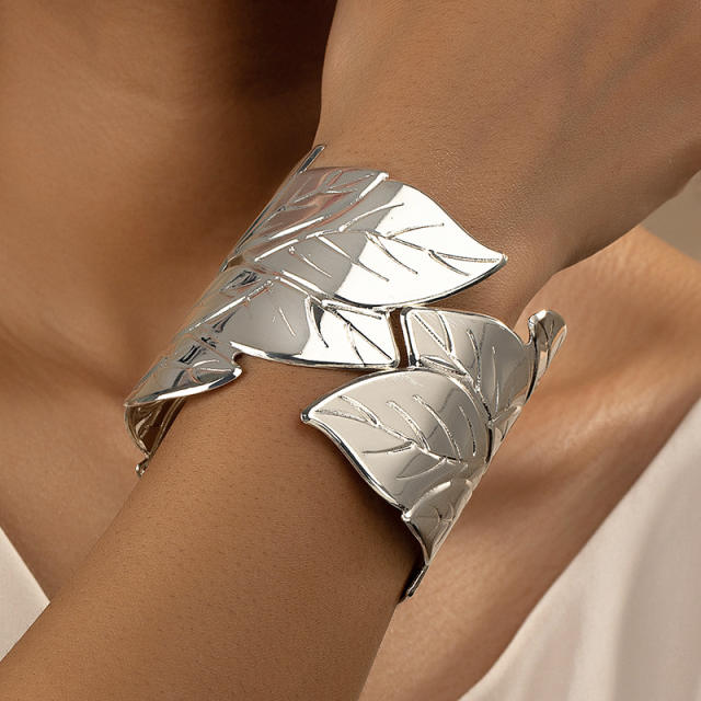 Hot sale leaf design silver color metal feeling wide bold bangle