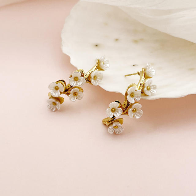 14KG romantic white color shell flower stainless steel earrings