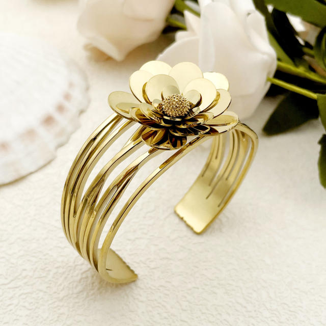 Vintage stereo blooming flower stainless steel cuff bangle