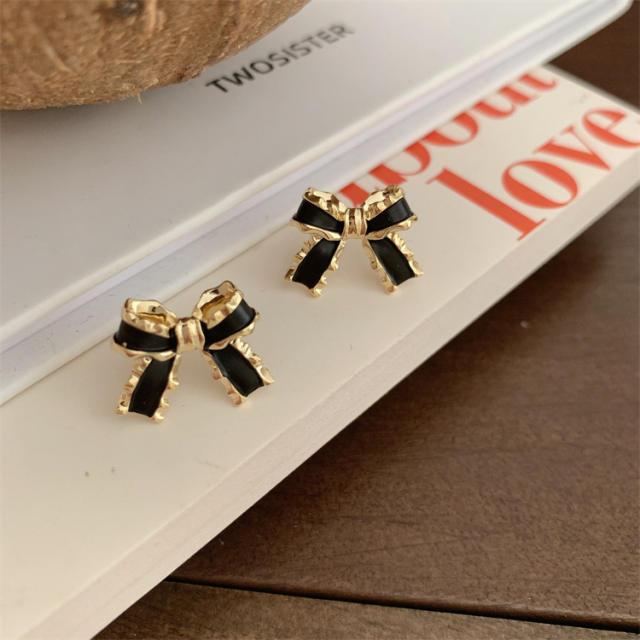 Concise color enamel cute box studs earrings