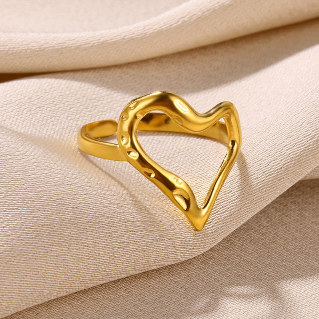 Fashionable gold color snake heart stainless steel finger rings