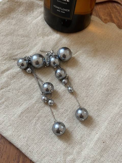 Elegant gray pearl dangle women earrings
