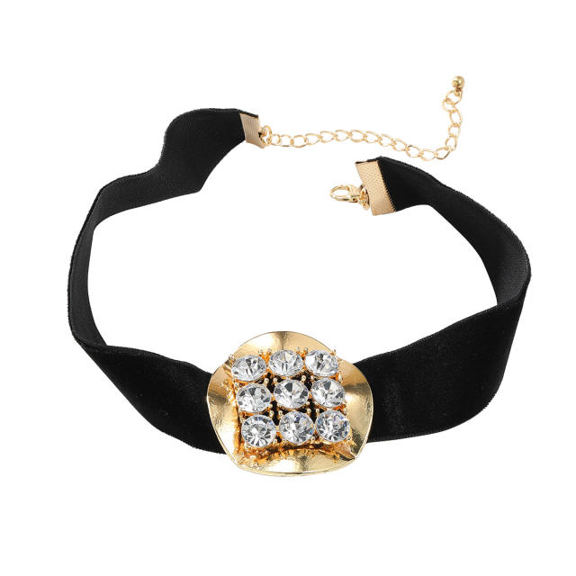 Winter rhinestone round piece black choker necklace