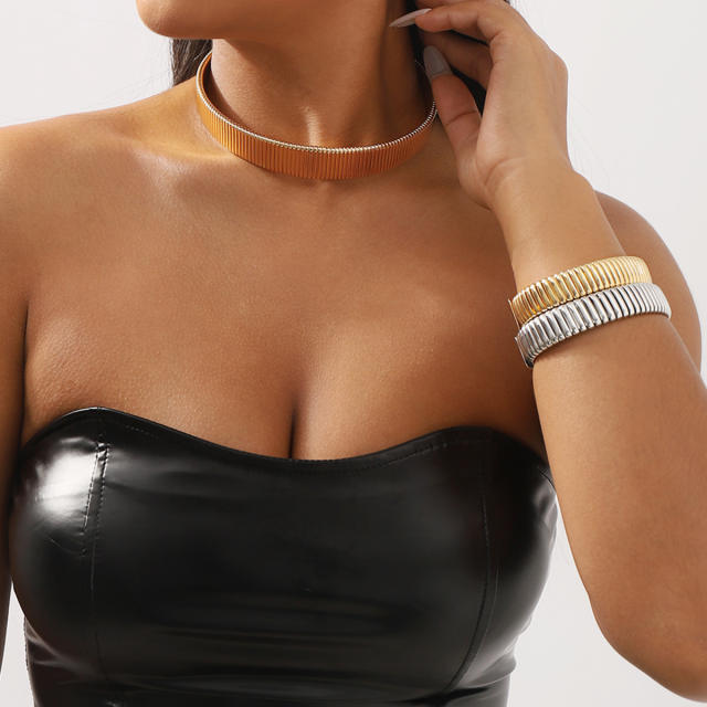 Chunky bolder design metal choker necklace cuff bangles set