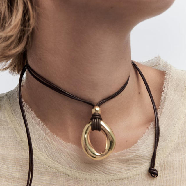 Y2K super cool geometric circle pendant PU leather choker necklace