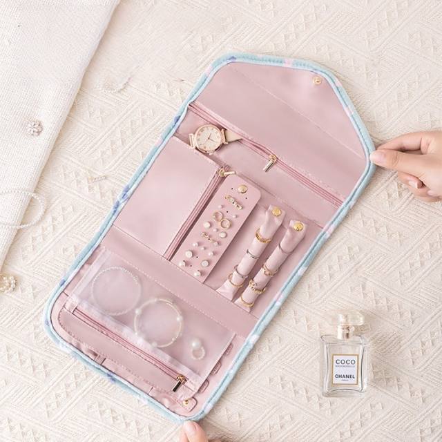 Portable jewelry storage bag