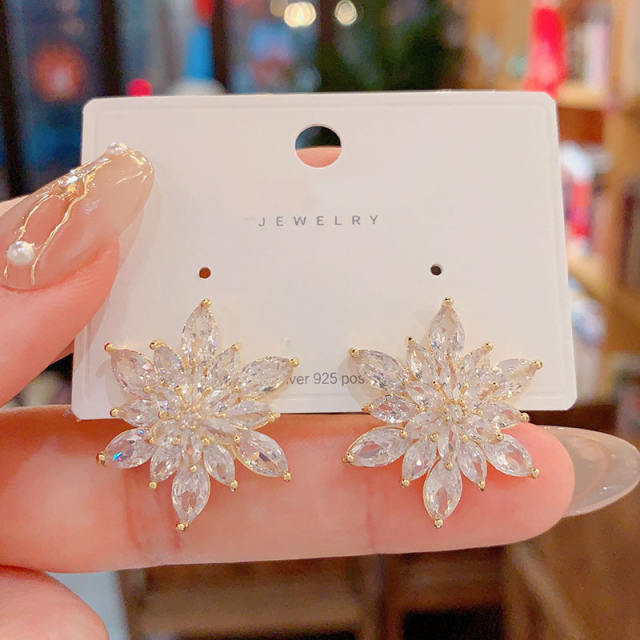 luxury diamond cubic zircon snowflake copper studs earrings