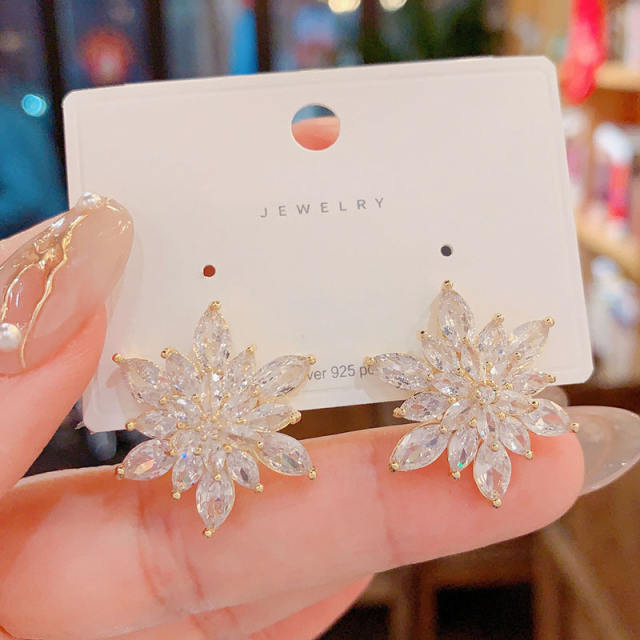 luxury diamond cubic zircon snowflake copper studs earrings