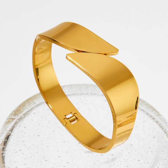 Simple chunky gold plated geometric bold stainless steel bangle