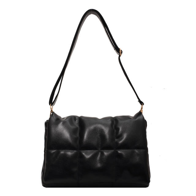 Chic black color PU leather quilted pattern puffer shoulder bag