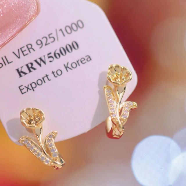 Delicate gold color cute tulip shape women huggie earrings