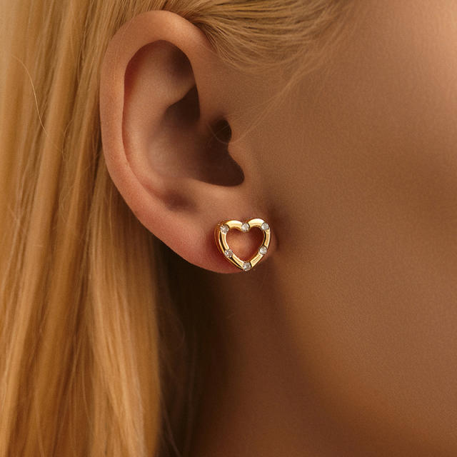 Delicate colorful cubic zircon setting heart bear easy match copper studs earrings collection