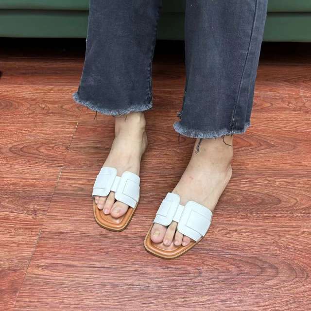 Casual easy match flat slippers