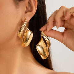 Personalized Metal Geometric Texture Hollow Earrings for Women Irregular Twisted Gapped earrings