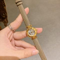 New small gold watch light luxury retro small dial women's watch steel band watch