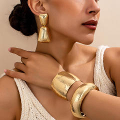 Geometric Hammer Pattern cuff bangle suit Exaggerated Luxury alloy Jewelry suit