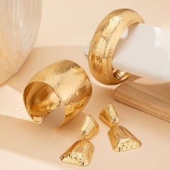 Geometric Hammer Pattern cuff bangle suit Exaggerated Luxury alloy Jewelry suit
