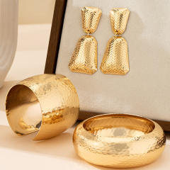 Geometric Hammer Pattern cuff bangle suit Exaggerated Luxury alloy Jewelry suit