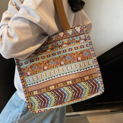 Ethnic Shoulder Bag 2025 New Bohemian Tote Bag Resort Handbag Women's Trendy Bag