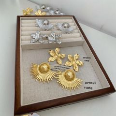 Hammering pattern five petal flower fan shape earrings electroplated 18K gold earrings