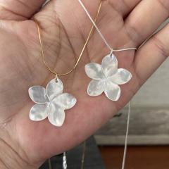 New Summer Cherry Blossom Peach Blossom Freshwater Shell Carved Flower Stainless Steel chain necklace